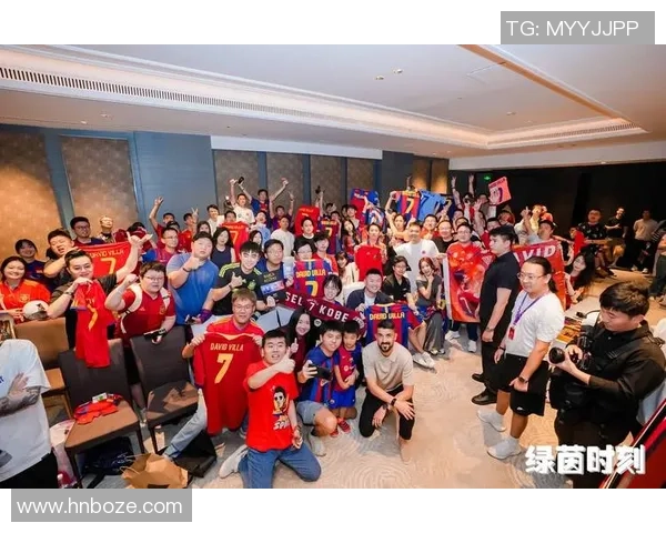 足球球星风采各异与球迷亲切打招呼展现魅力互动与粉丝亲密时刻